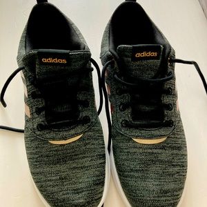 Light weight tennis shoes. Wear only twice